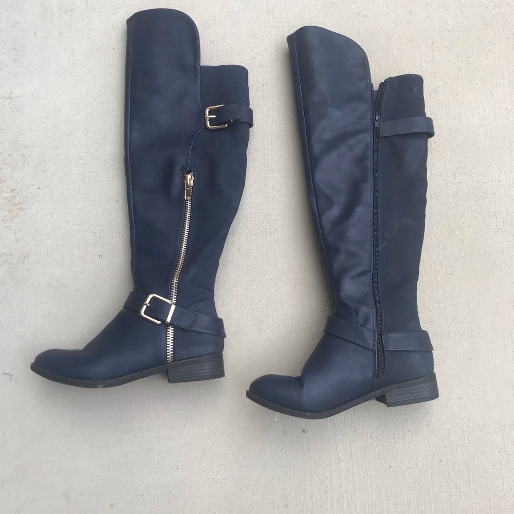 Dark blue boots for cheap.